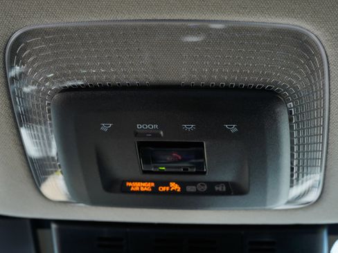 Used 2024 Toyota Prius XLE AWD/4WD image 29