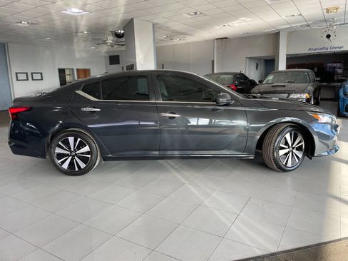Used 2022 Nissan Altima 2.5 SV image 8