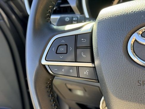 Used 2023 Toyota Highlander XLE image 10
