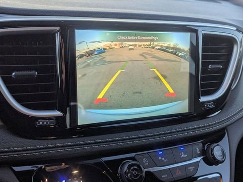 New 2026 Chrysler Pacifica Select image 13