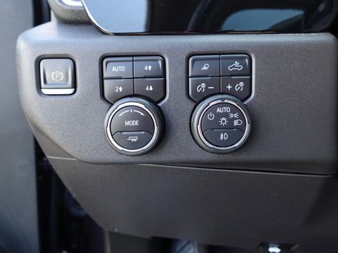 Used 2022 Chevrolet Silverado 1500 LT Trail Boss image 64