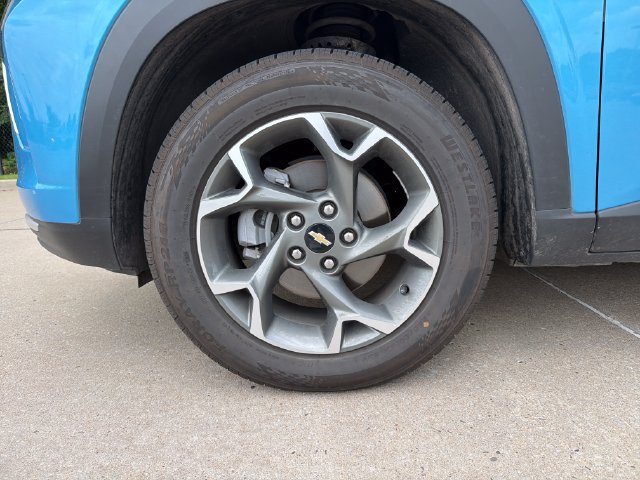 Used 2025 Chevrolet Trax LT FWD image 14