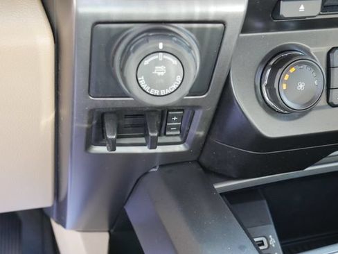 Used 2017 Ford F150 XLT w/ Equipment Group 302A Luxury AWD/4WD image 22