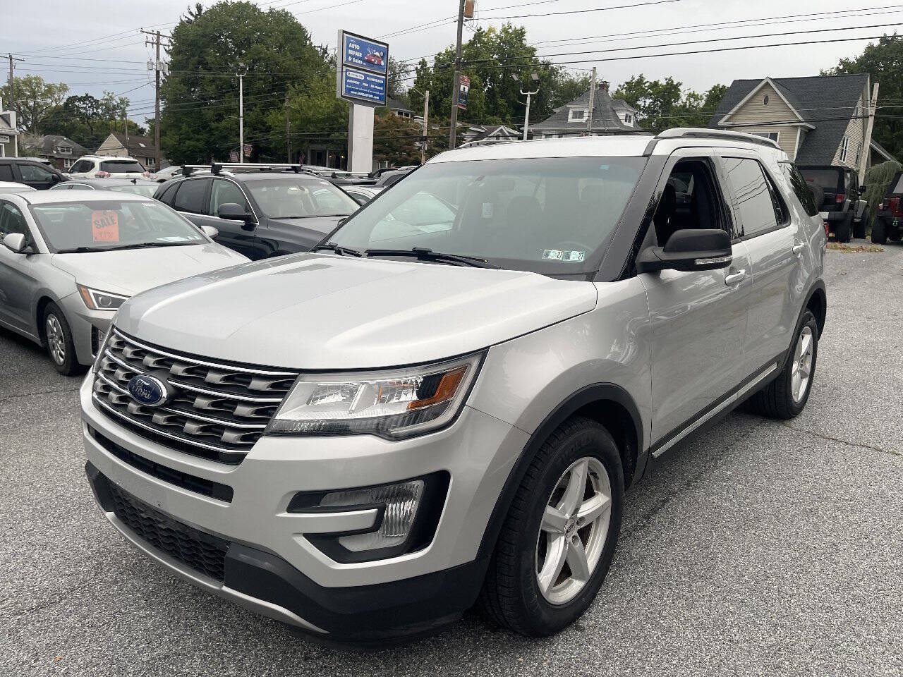 Used 2016 Ford Explorer XLT AWD/4WD image 1