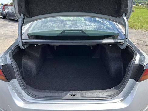 Used 2024 Nissan Altima 2.5 SV FWD image 14