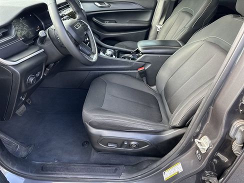 Certified 2023 Jeep Grand Cherokee Laredo X RWD image 14