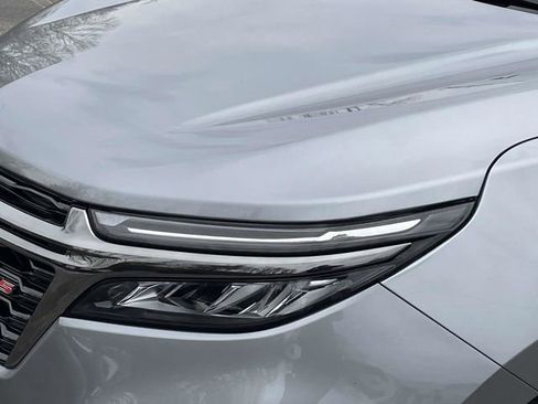 Used 2023 Chevrolet Equinox RS w/ RS Leather Package image 9