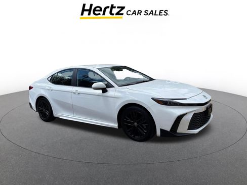 Used 2025 Toyota Camry SE FWD image 1
