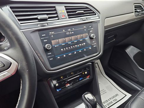 Used 2022 Volkswagen Tiguan SE image 18