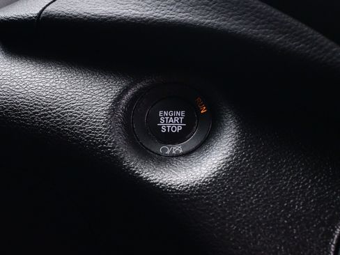 Used 2021 Jeep Cherokee Latitude Lux w/ Mopar Interior Package image 21