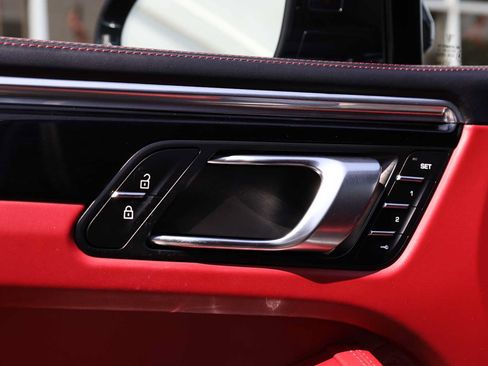 Used 2025 Porsche Macan S AWD/4WD image 42