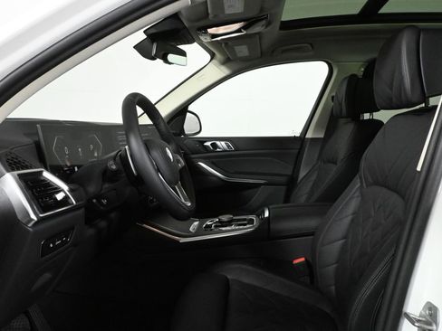 Used 2025 BMW X7 xDrive40i w/ Premium Package image 3