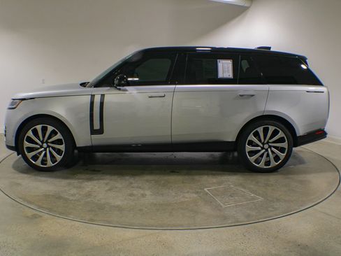 Certified 2025 Land Rover Range Rover Long Wheelbase Autobiography AWD/4WD image 3
