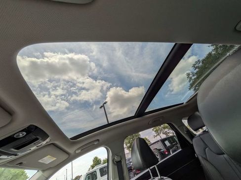 Used 2024 Kia Sorento S w/ Panoramic Sunroof Package FWD image 23