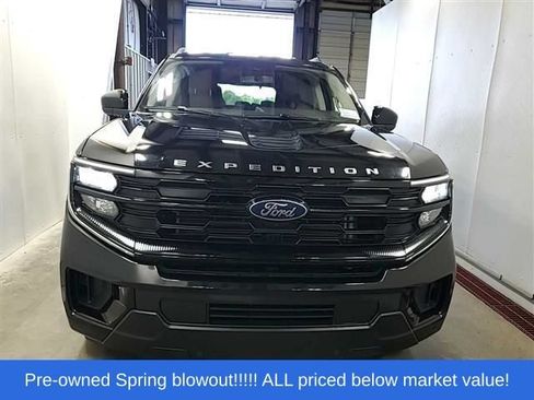 Used 2025 Ford Expedition Active RWD image 2