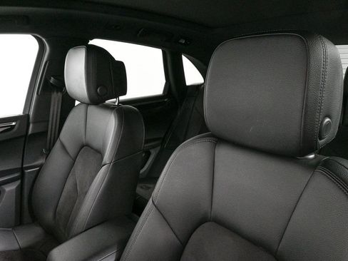 Certified 2020 Porsche Macan image 5