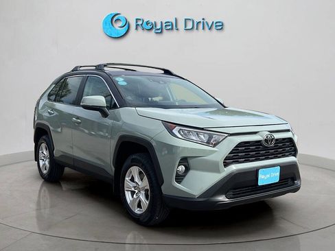 Used 2021 Toyota RAV4 XLE w/ XLE Grade Weather Package AWD/4WD image 8