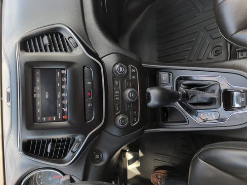 Used 2021 Jeep Cherokee Latitude Plus image 14