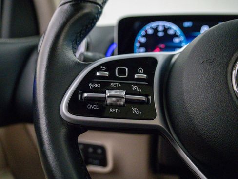 Used 2020 Mercedes-Benz GLB 250 4MATIC image 30