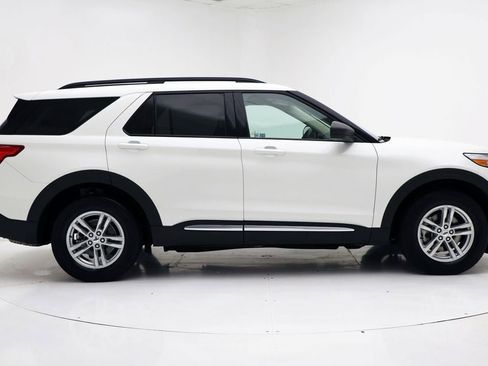 Used 2022 Ford Explorer XLT w/ Equipment Group 202A image 2