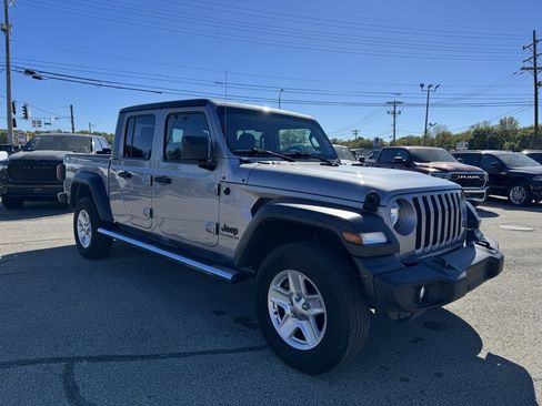 Used 2020 Jeep Gladiator Sport w/ Quick Order Package 24S image 8