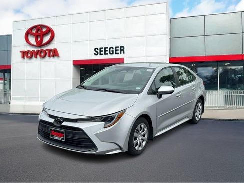 Used 2023 Toyota Corolla LE FWD image 11