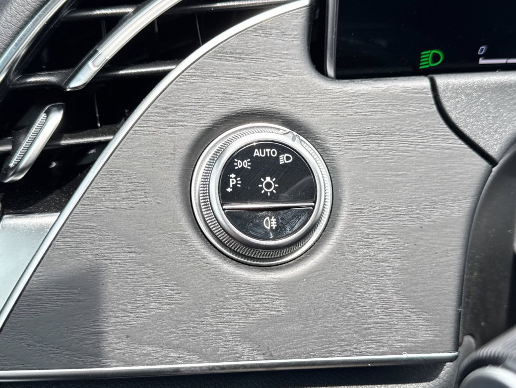 Used 2025 Mercedes-Benz E 350 Sedan w/ Winter Package image 12
