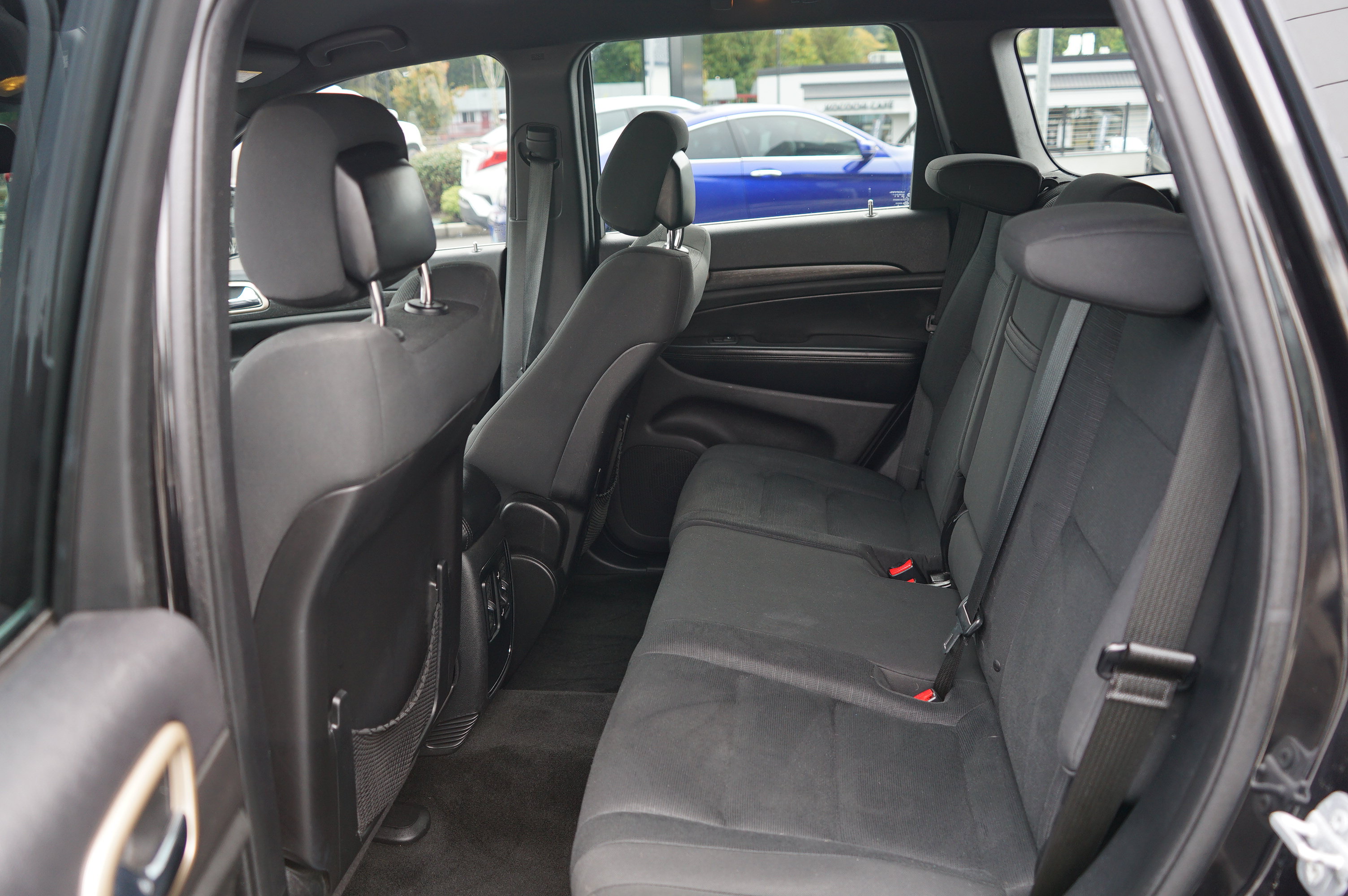 Used 2015 Jeep Grand Cherokee Laredo AWD/4WD image 18