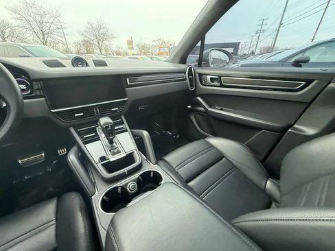 Used 2023 Porsche Cayenne Turbo w/ Premium Package Plus image 24