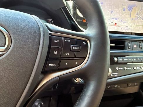 Used 2025 Lexus ES 300h w/ Premium Package FWD image 30