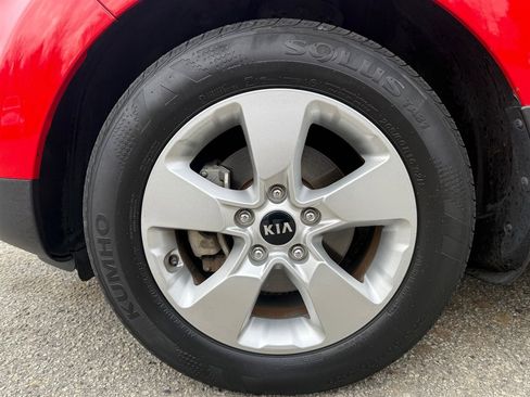 Used 2018 Kia Soul image 28