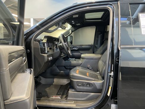 Used 2024 GMC Sierra 2500 AT4 w/ AT4 Premium Plus Package AWD/4WD image 18