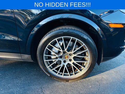 Used 2022 Porsche Cayenne Platinum Edition image 2