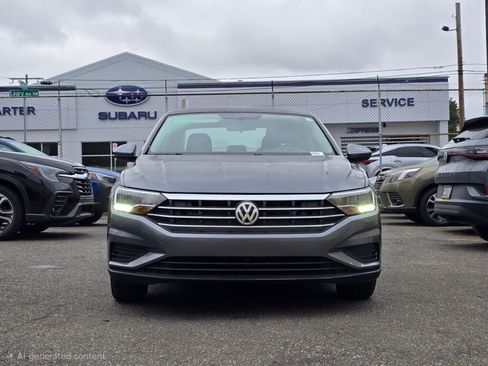 Used 2020 Volkswagen Jetta SE w/ SE Cold Weather Package FWD image 2