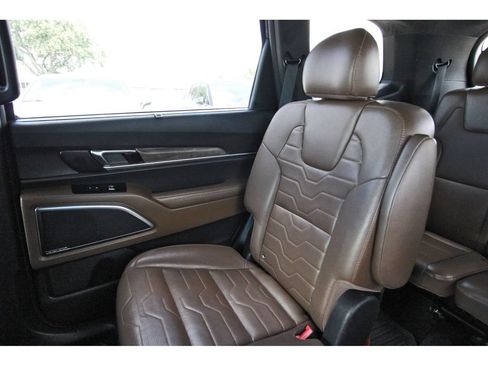 Used 2020 Kia Telluride SX w/ SX Prestige Package AWD/4WD image 12