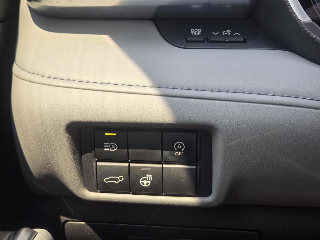 Used 2023 Toyota Highlander Limited FWD image 23