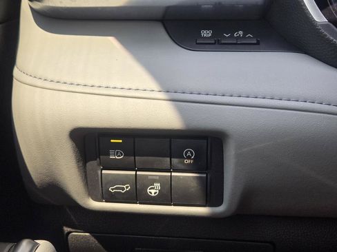 Used 2023 Toyota Highlander Limited FWD image 23