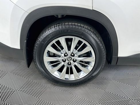 Used 2024 Toyota Grand Highlander AWD image 27