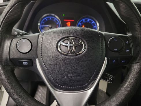 Used 2018 Toyota Corolla LE image 17