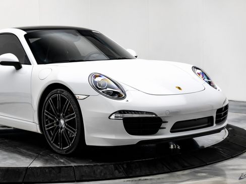 Used 2015 Porsche 911 Carrera image 23