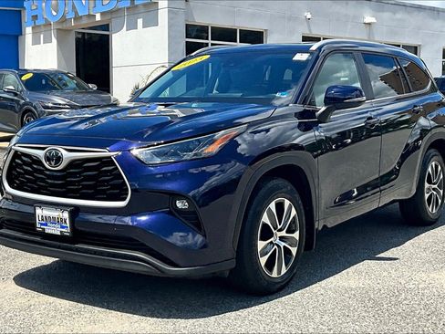 Used 2023 Toyota Highlander XLE AWD/4WD image 1