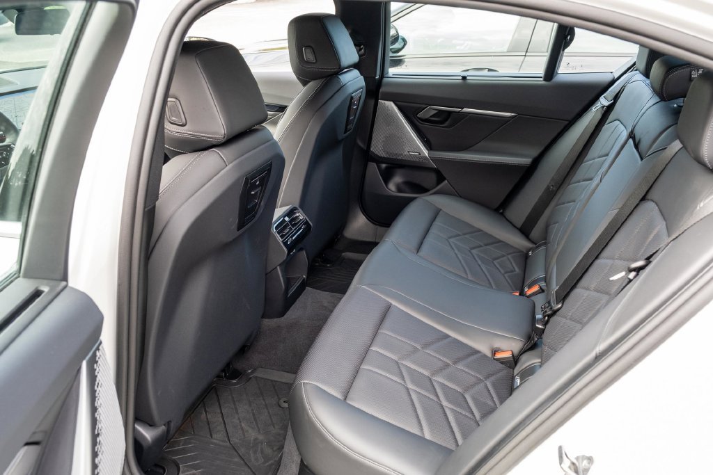 Used 2024 BMW i5 eDrive40i w/ M Sport Package RWD image 29