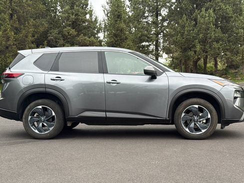 Used 2025 Nissan Rogue SV AWD/4WD image 3