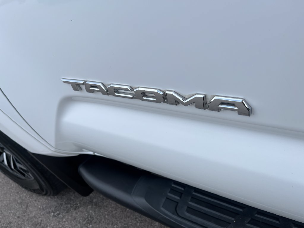 Used 2020 Toyota Tacoma TRD Sport w/ TRD Premium Sport Package AWD/4WD image 32