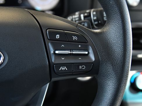 Used 2023 Hyundai Kona SE image 28