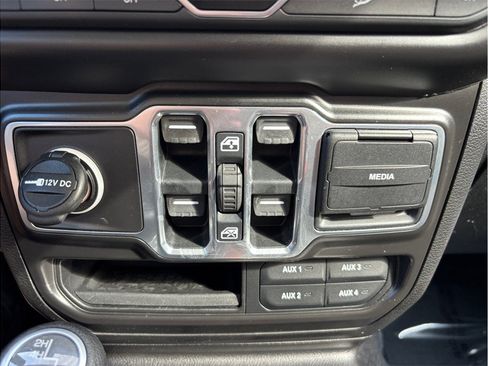 Used 2018 Jeep Wrangler Unlimited Sport S AWD/4WD image 26