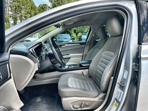 Used 2018 Ford Fusion SE FWD image 18