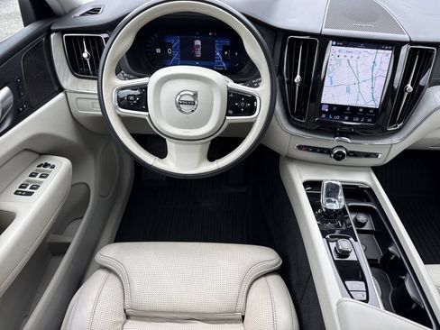 Used 2023 Volvo XC60 B5 Ultimate w/ Protection Package Premier FWD image 13