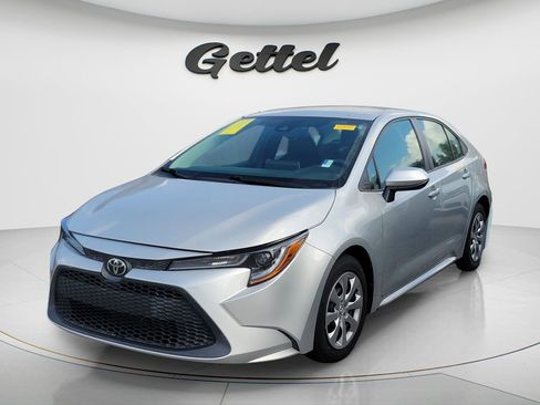 Used 2020 Toyota Corolla LE FWD image 2