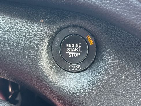 Used 2019 Jeep Cherokee Trailhawk image 28